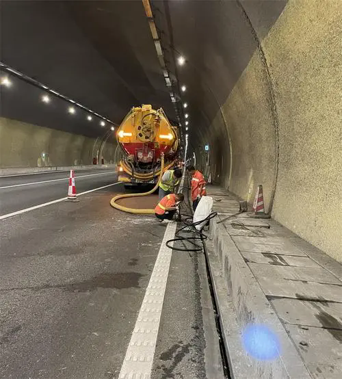 怀安隧道排水渠清淤